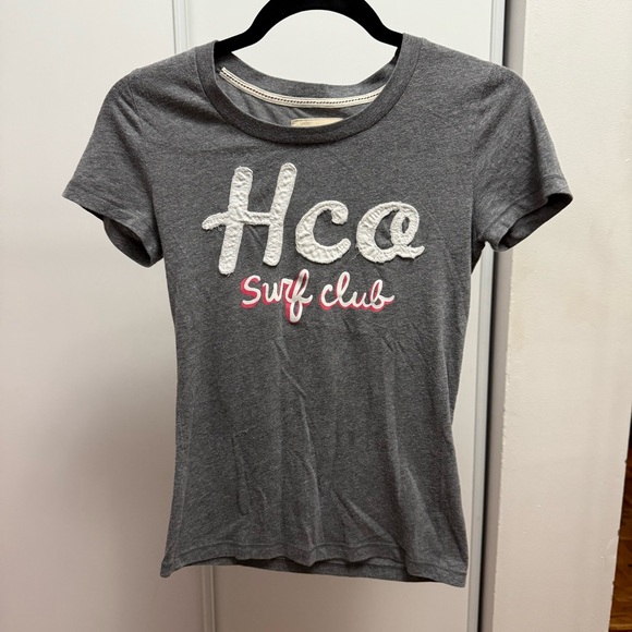 HOLLISTER Graphic Tee - Picture 1 of 3